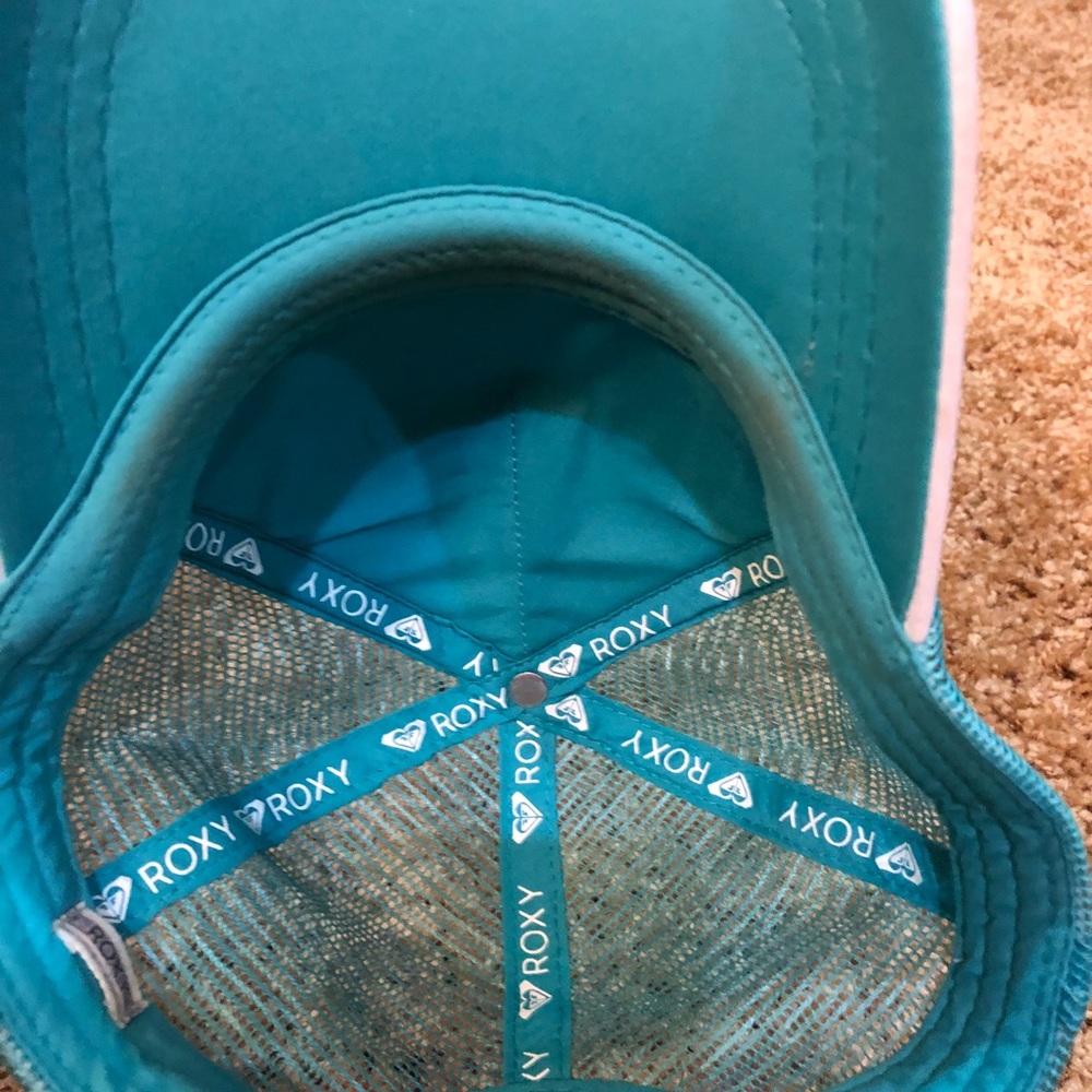 Cute Roxy trucker hat - Picture 2 of 3